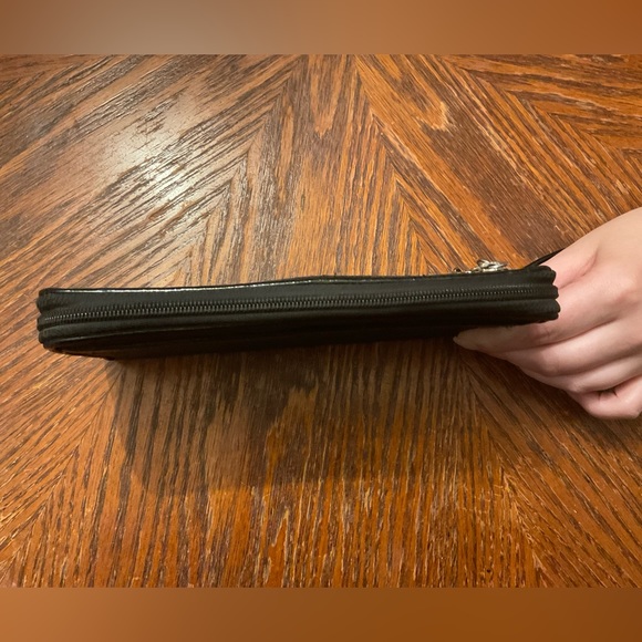 Attractive Classic Coach Silver Hoop & Hardware Zipper Wristlet Wallet! - Picture 5 of 16